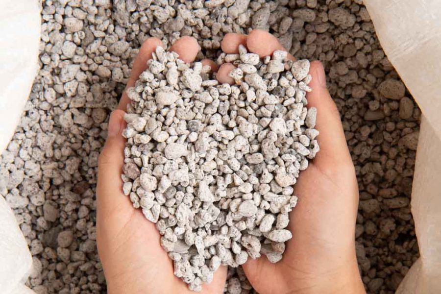 nguyên liệu sản xuất đất sạch đóng bao: đá Pumice